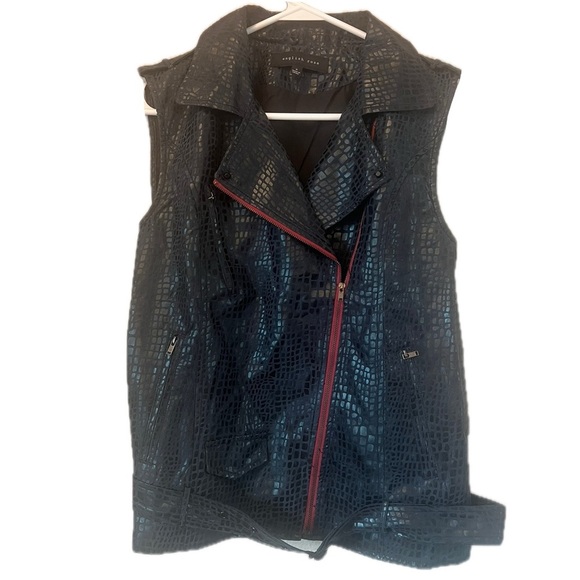 New English rose black vest with red zipper snake skin pattern ￼ - Picture 1 of 8
